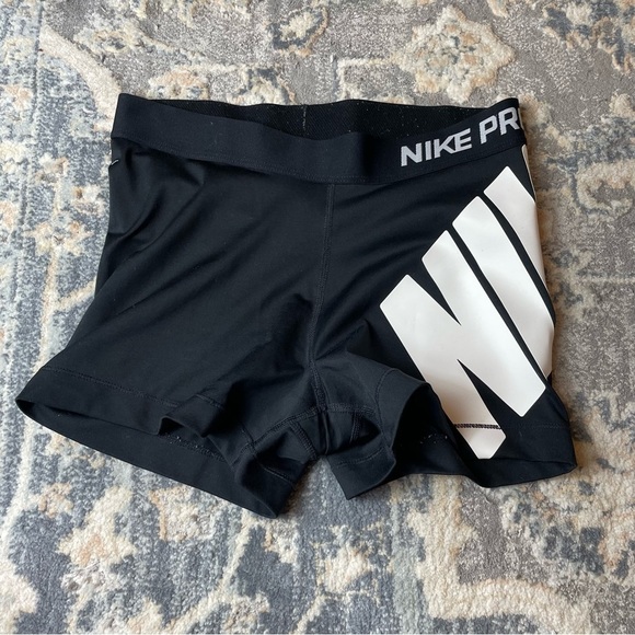 Nike Pro Women's Black and White compression Shorts - Picture 1 of 4